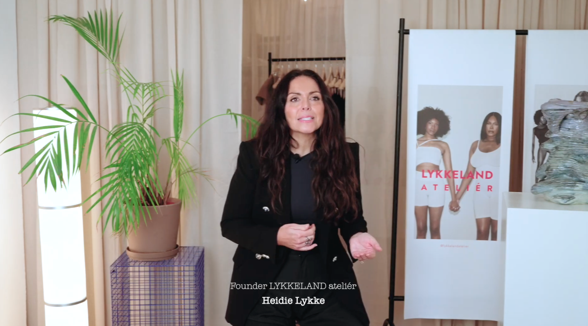 Indlæs video: Hvad betyder Dansk Design for LYKKELAND ateliér ?